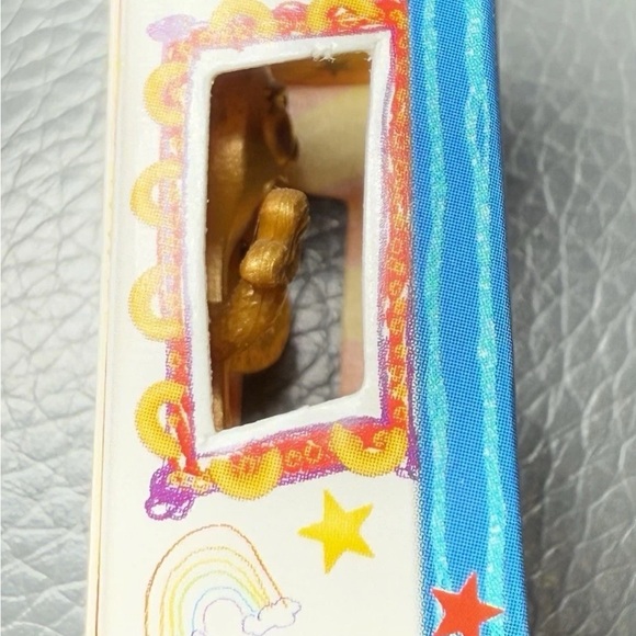 Zuru 5 Surprise Ultra Rare GOLD FORKY Disney Mini Brands Series 1 Figure - Picture 2 of 5
